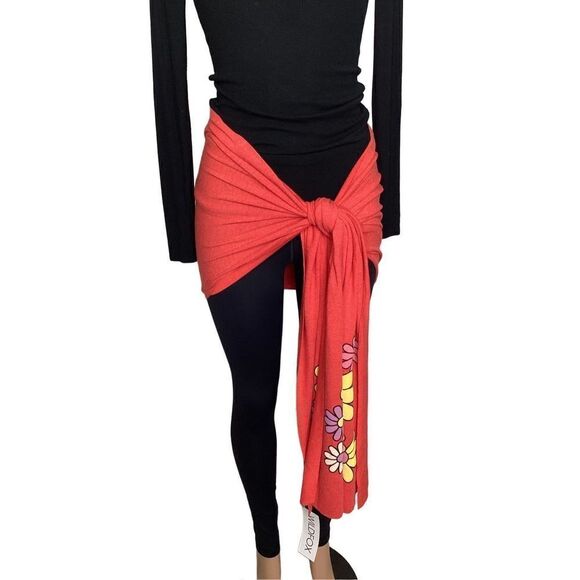 New. Wildfox red daisy scarf.  Retails $98 - Picture 5 of 8